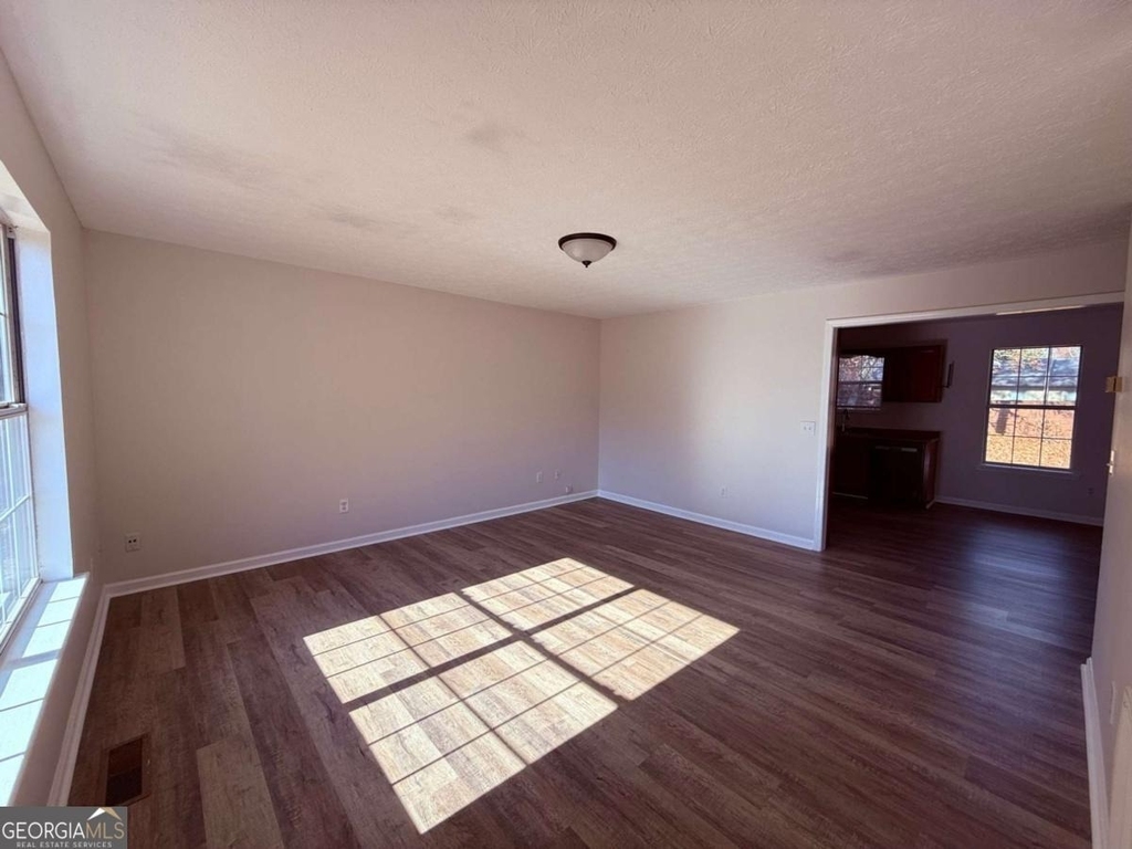4825 Red Oak Drive - Photo 1