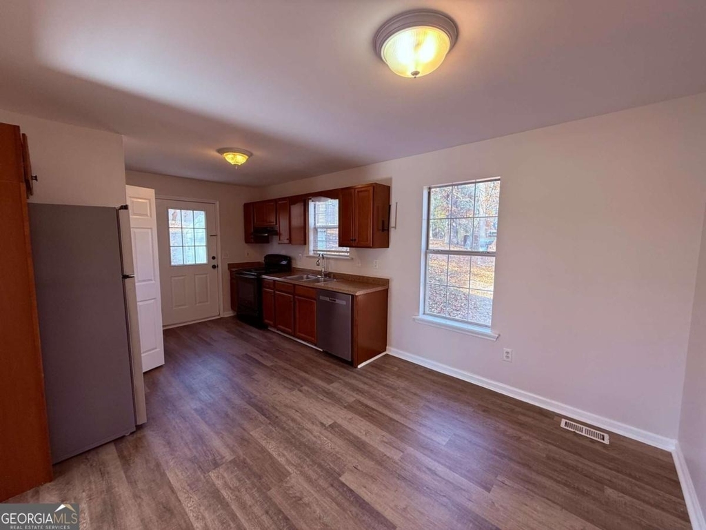 4825 Red Oak Drive - Photo 2