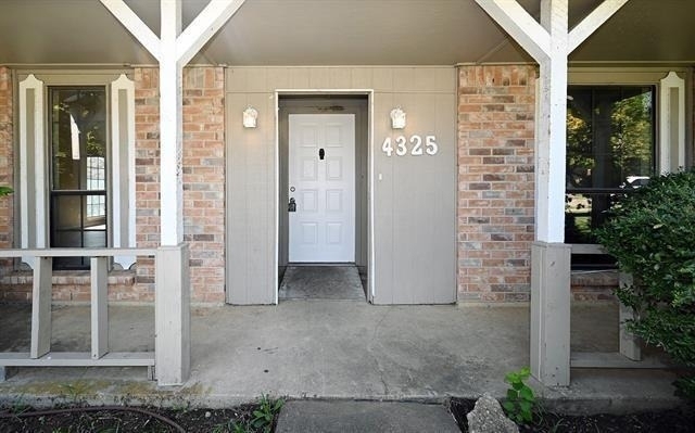 4325 Ireland Drive - Photo 2