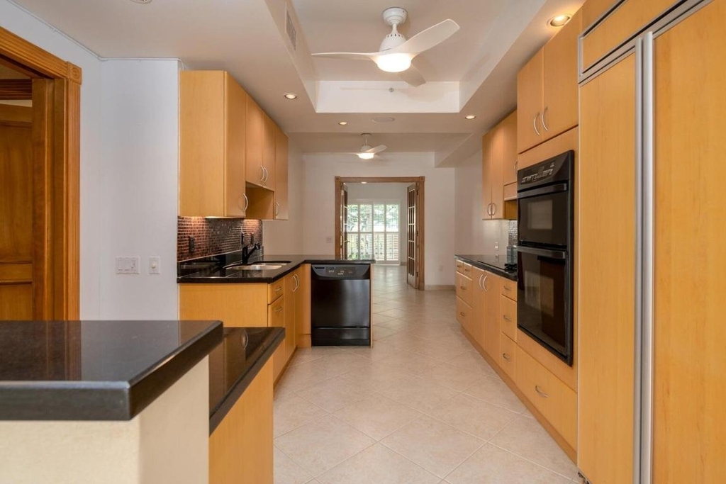 1228 Hillsboro Mile - Photo 6