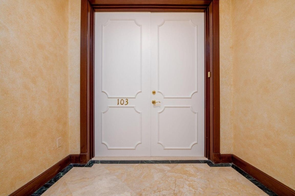 1228 Hillsboro Mile - Photo 3