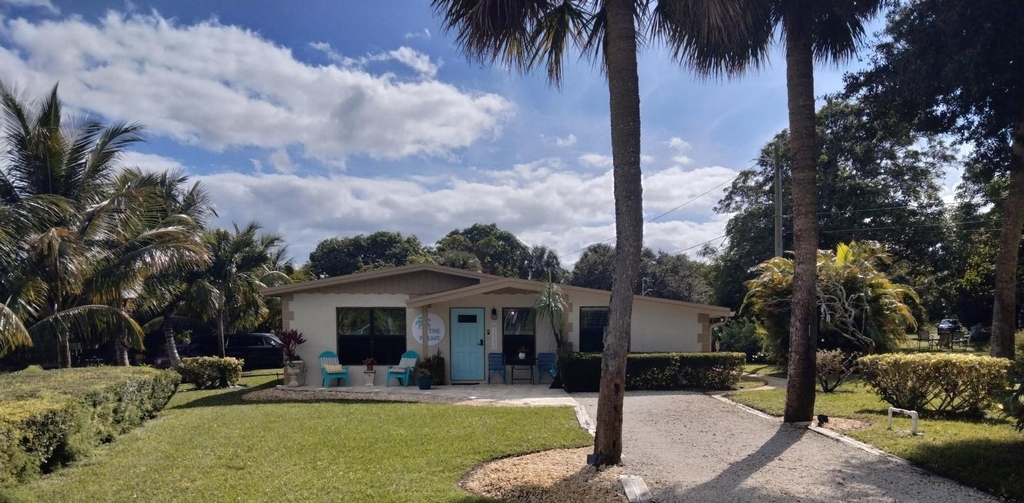 1150 Ne County Line Road - Photo 0