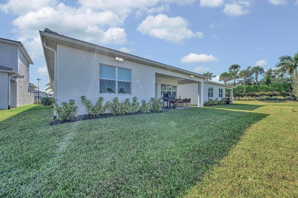 14185 Sw Daphne Street - Photo 33
