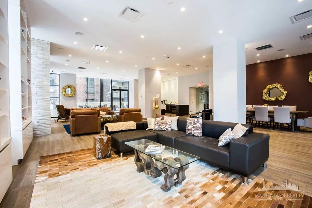 W 48th St - Photo 4