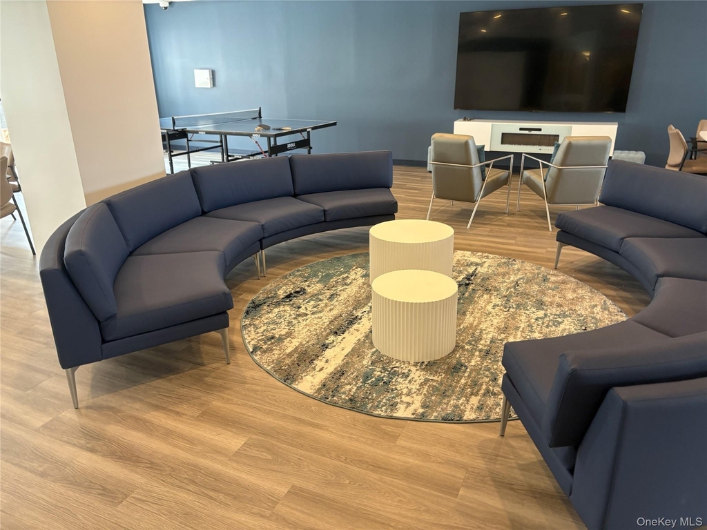 100 W Broadway - Photo 10