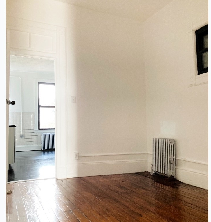 604 Manhattan Avenue - Photo 2