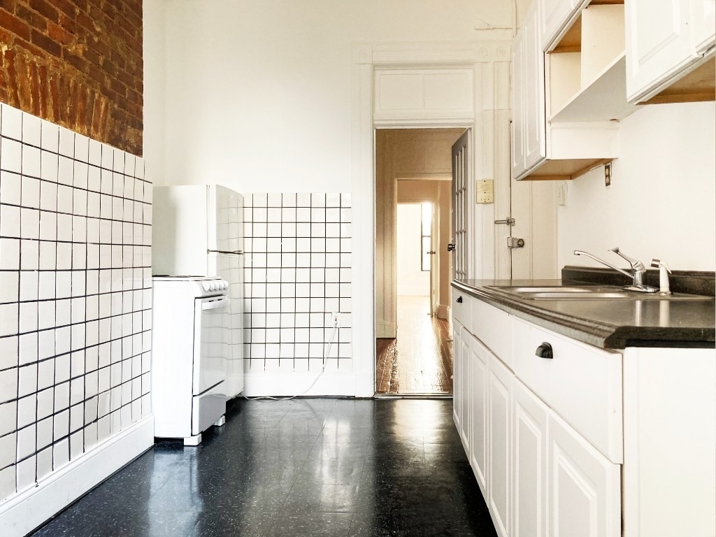 604 Manhattan Avenue - Photo 5