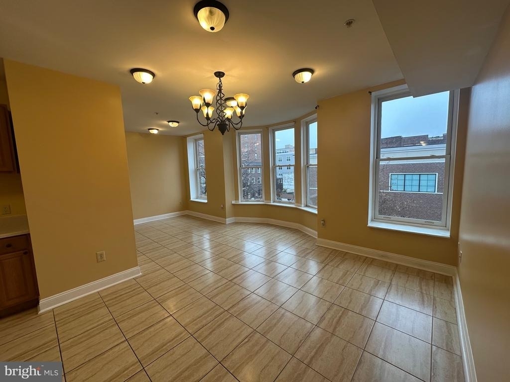 422 W Franklin Street - Photo 6