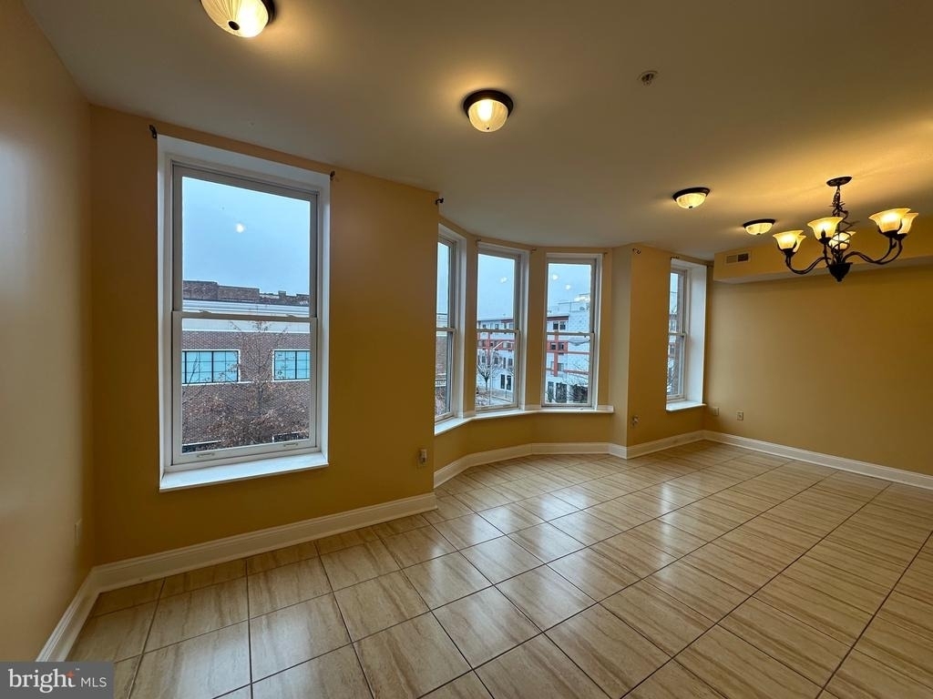 422 W Franklin Street - Photo 0