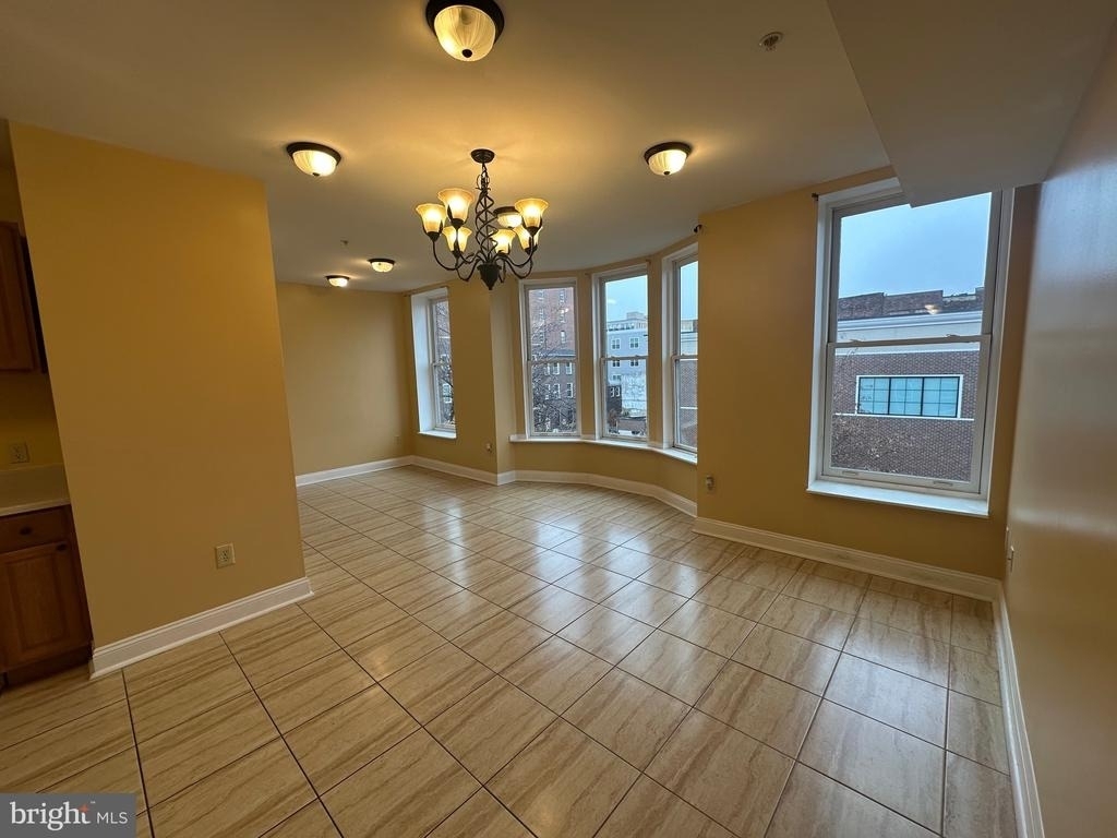 422 W Franklin Street - Photo 5