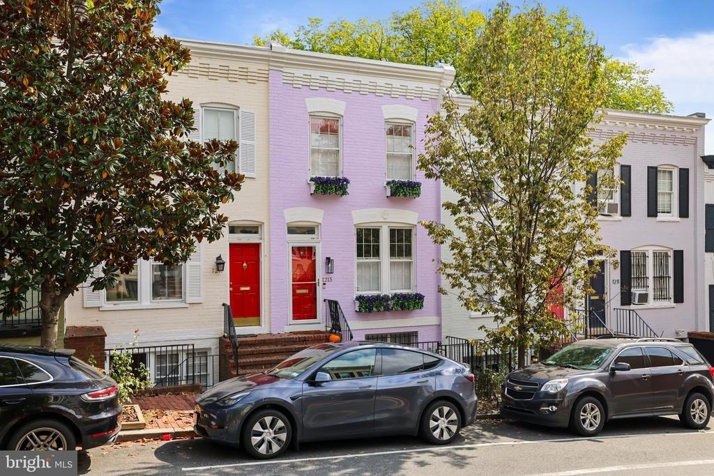 1215 33rd Street Nw - Photo 0
