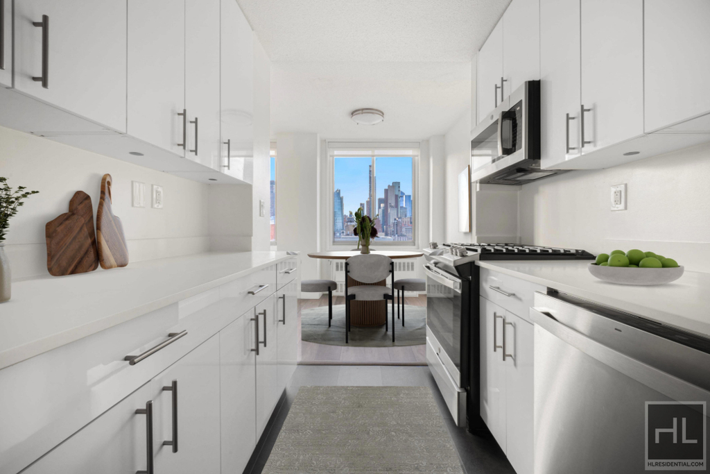 2nd Ave - Photo 1