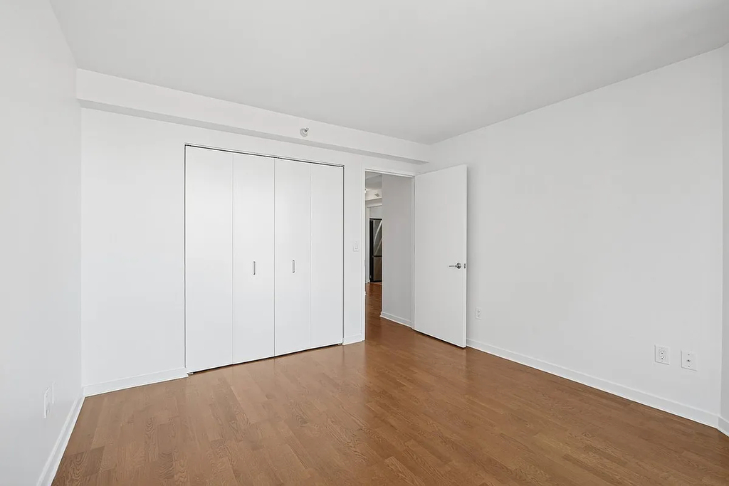 West 42nd Street - Photo 7