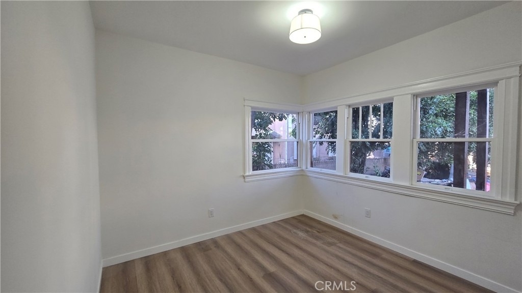1036 Beacon - Photo 2