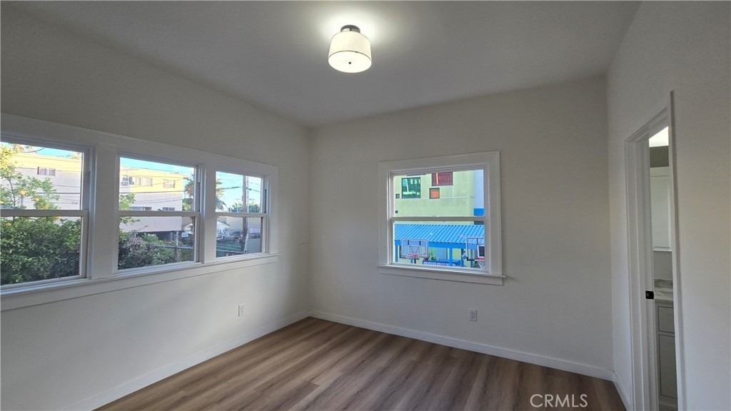1040 Beacon - Photo 2