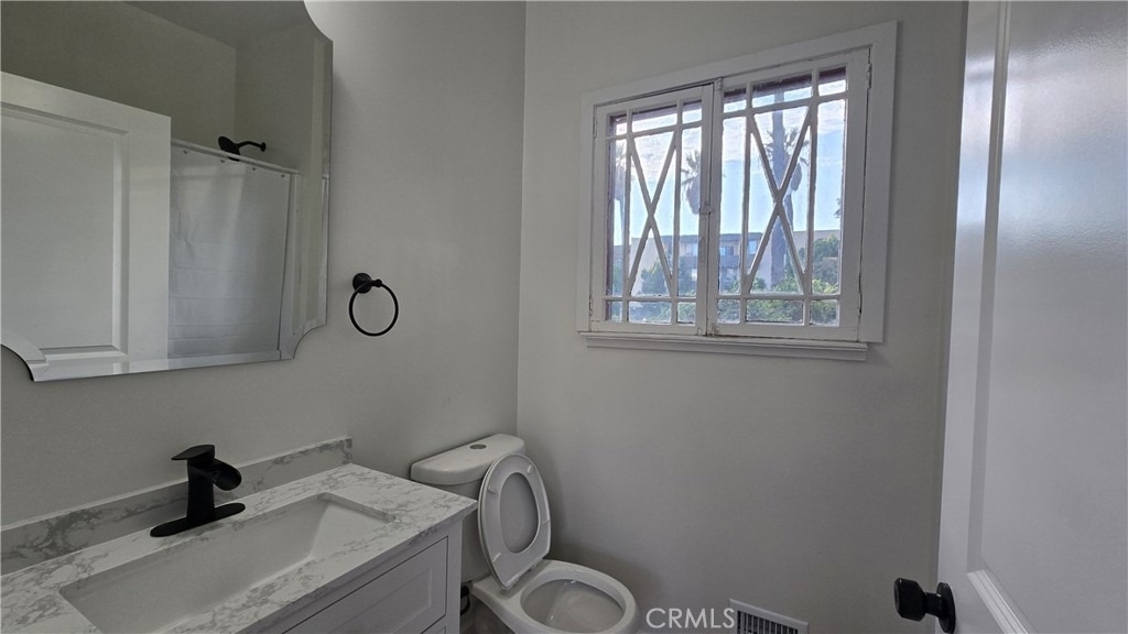 1040 Beacon - Photo 7