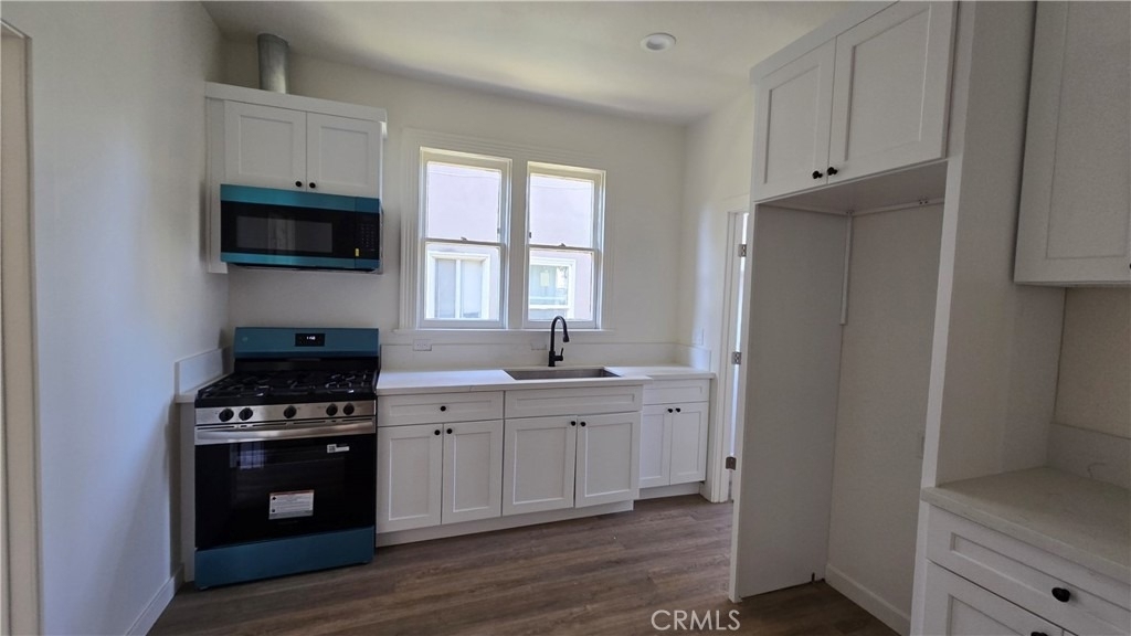 975 N Park - Photo 4