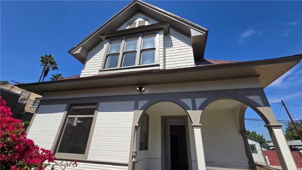 975 N Park - Photo 0
