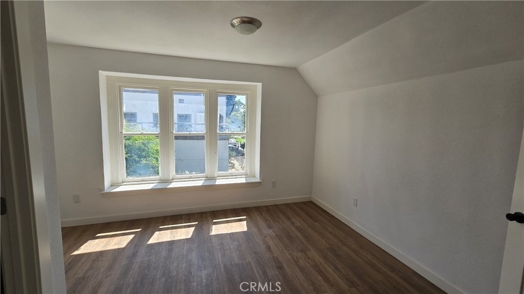 975 N Park - Photo 3