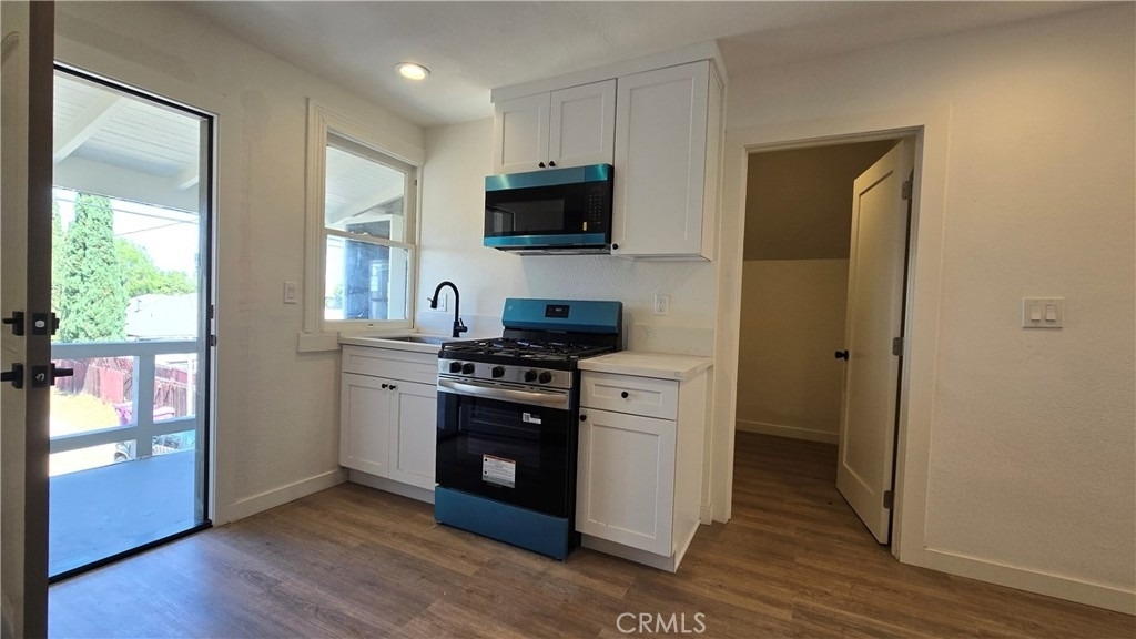 975 N Park - Photo 4