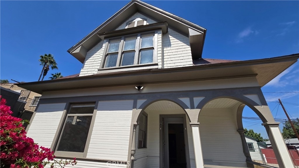 975 N Park - Photo 0
