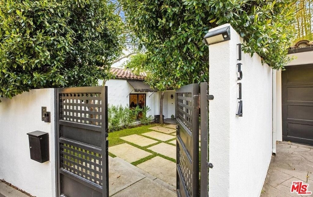 1514 Sunset Plaza Drive - Photo 3