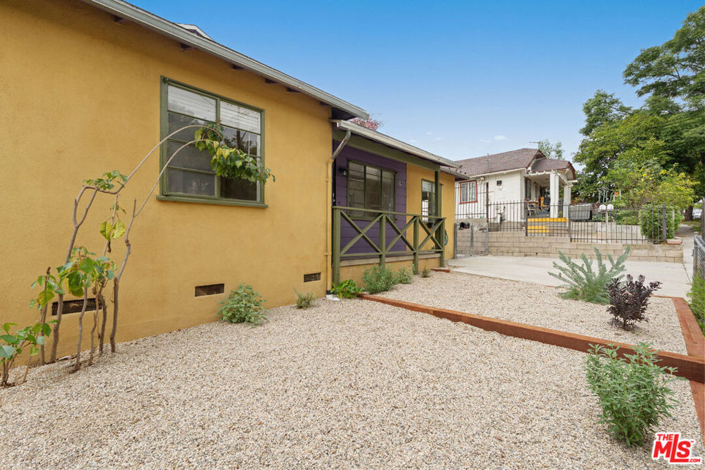 821 Laveta Terrace - Photo 16