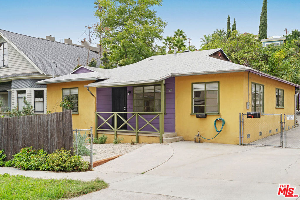 821 Laveta Terrace - Photo 0