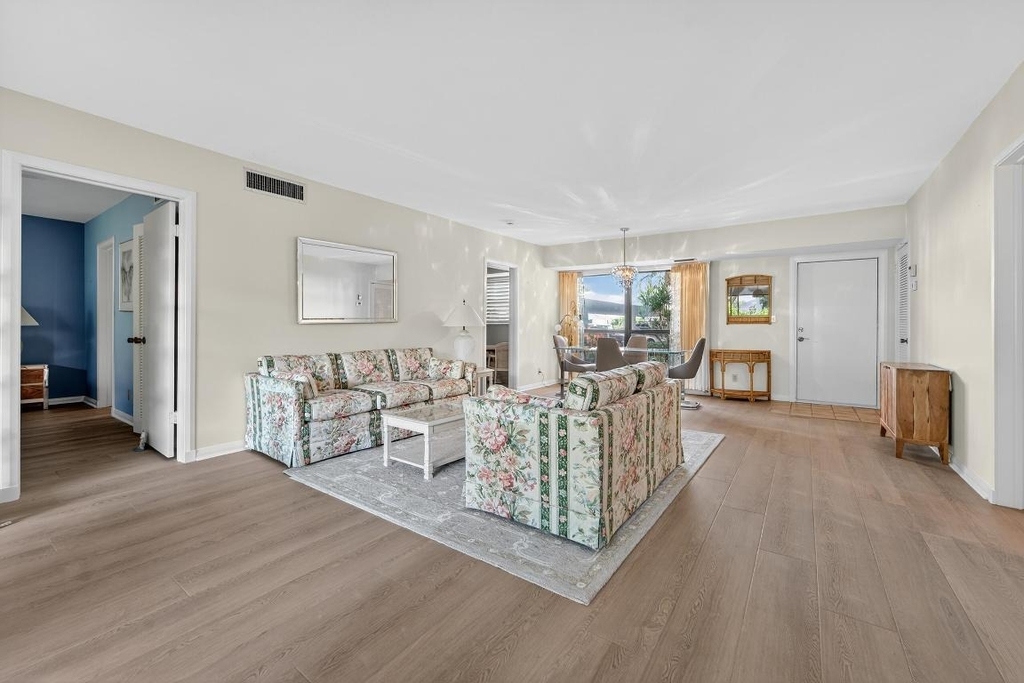 6 Concourse Drive - Photo 5