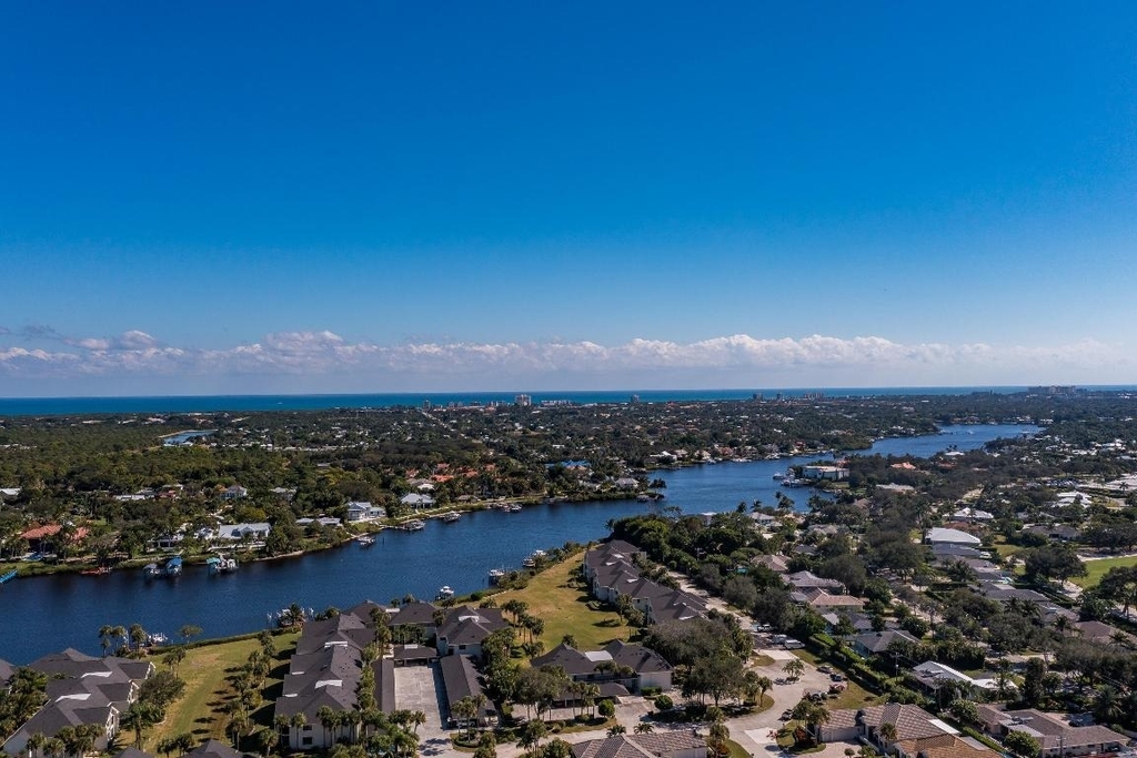 6 Concourse Drive - Photo 40