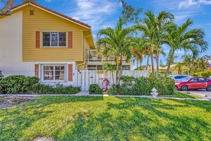 237 Seabreeze Circle - Photo 1
