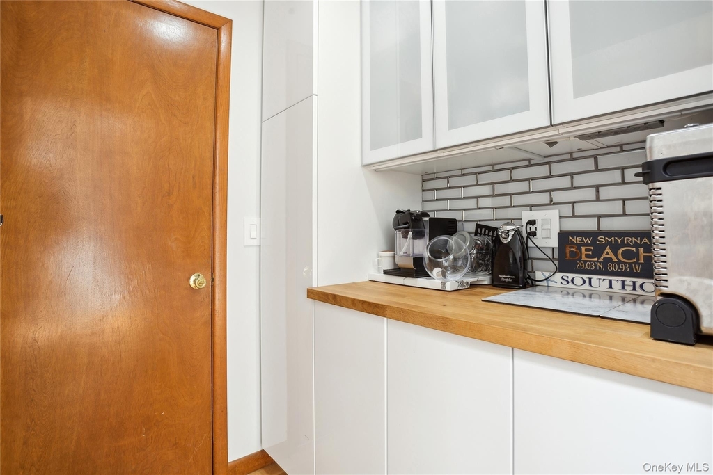 425 Cedar Point Drive E - Photo 19