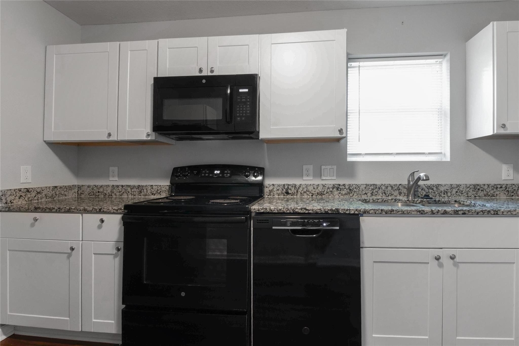 3621 Mainer Street - Photo 3