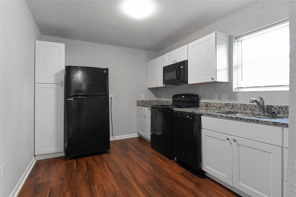 3621 Mainer Street - Photo 2