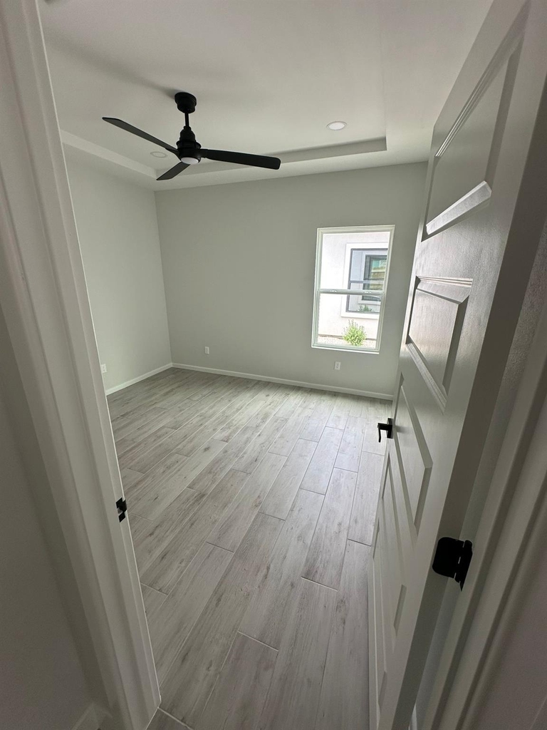 1409 S Xanthia Street - Photo 7