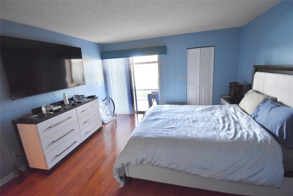 4301 Martinique Circle - Photo 12