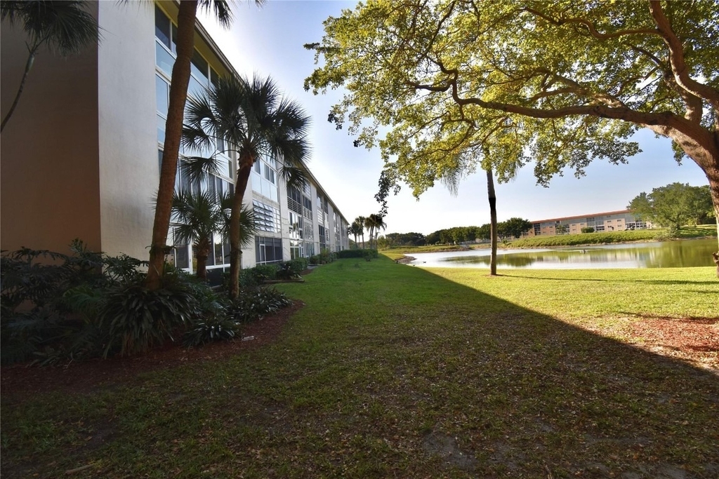 4301 Martinique Circle - Photo 31