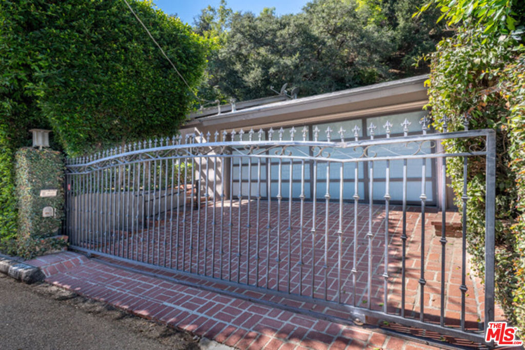 2559 Hutton Drive - Photo 28