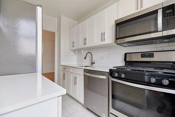 345 E 80th Street - Photo 6