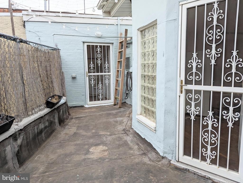 1545 W Passyunk Avenue - Photo 9