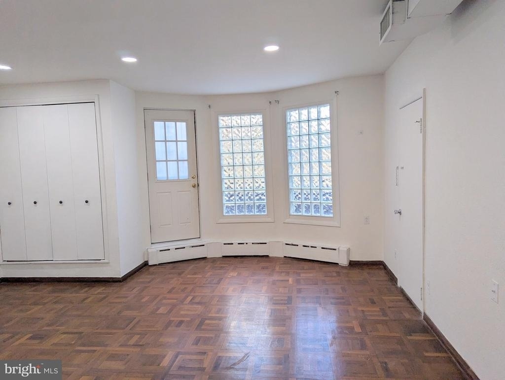 1545 W Passyunk Avenue - Photo 17