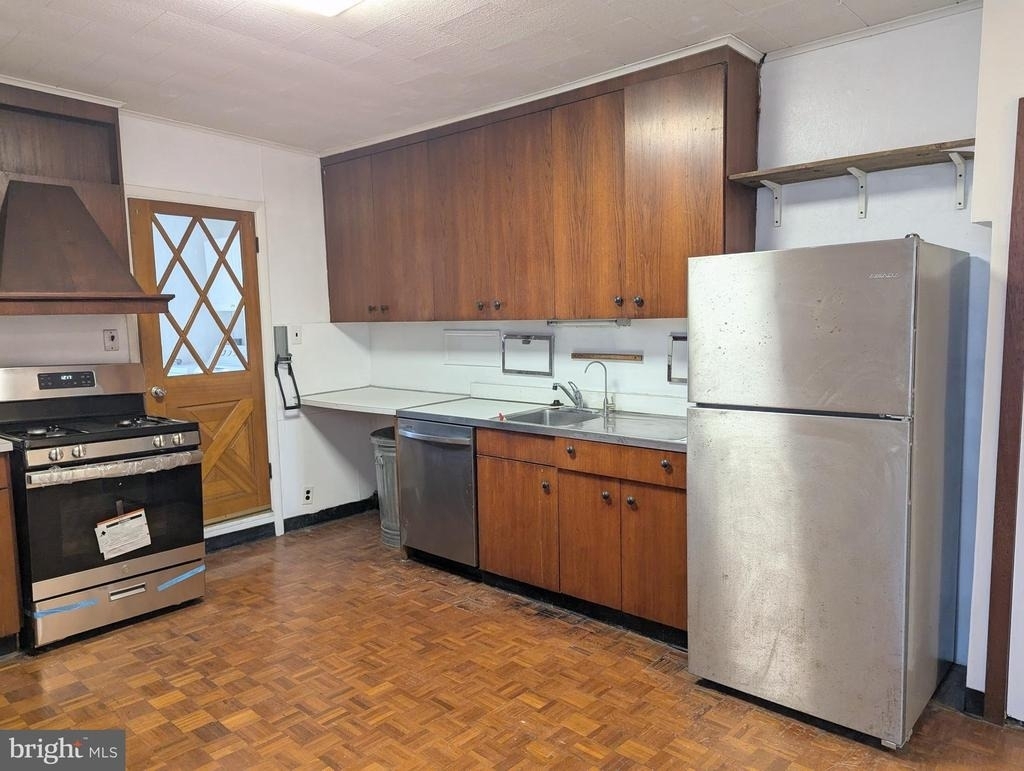 1545 W Passyunk Avenue - Photo 11