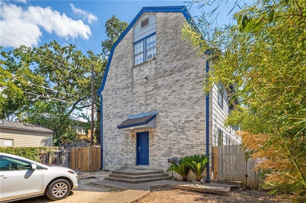 3104 Cedar St - Photo 0