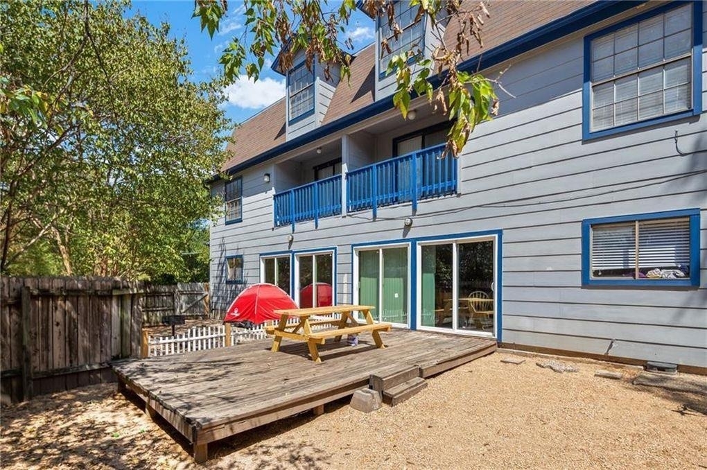3104 Cedar St - Photo 2
