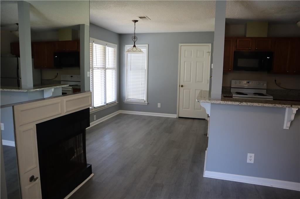 1103 Garden Court - Photo 1