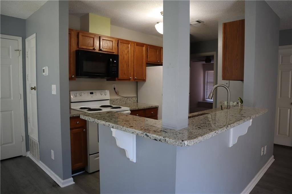 1103 Garden Court - Photo 2