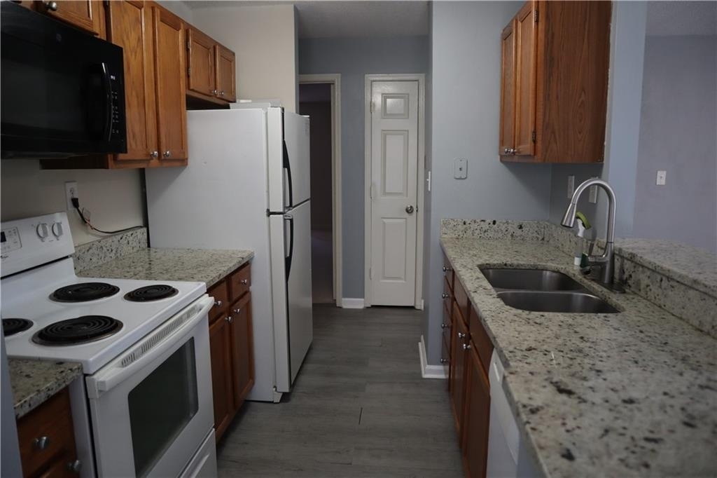 1103 Garden Court - Photo 3