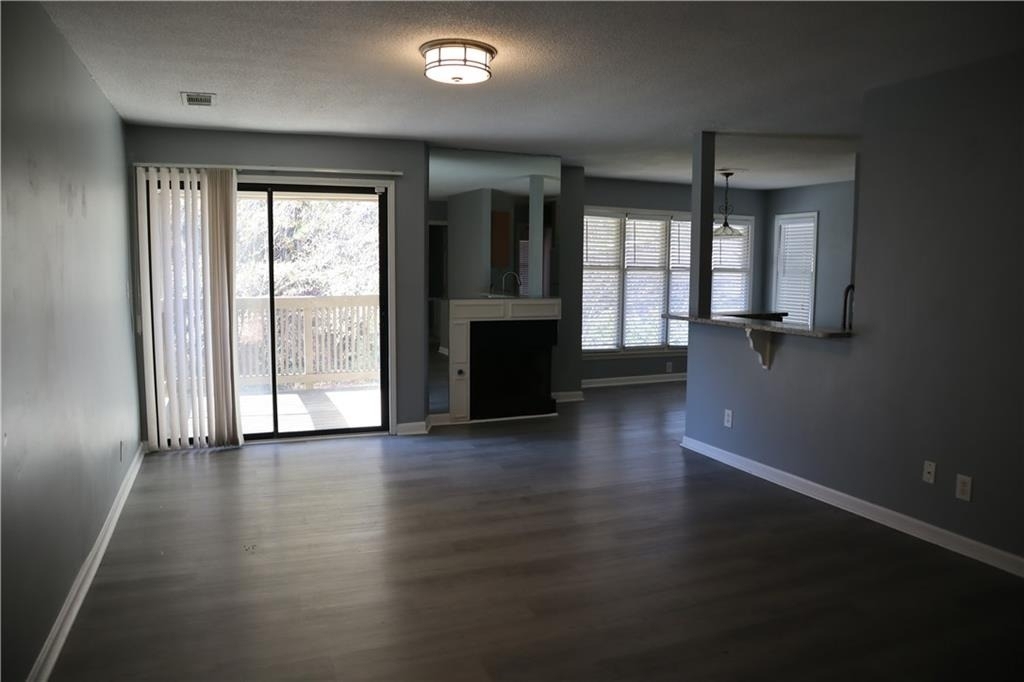 1103 Garden Court - Photo 0