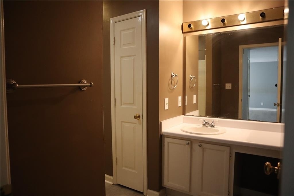 1103 Garden Court - Photo 13
