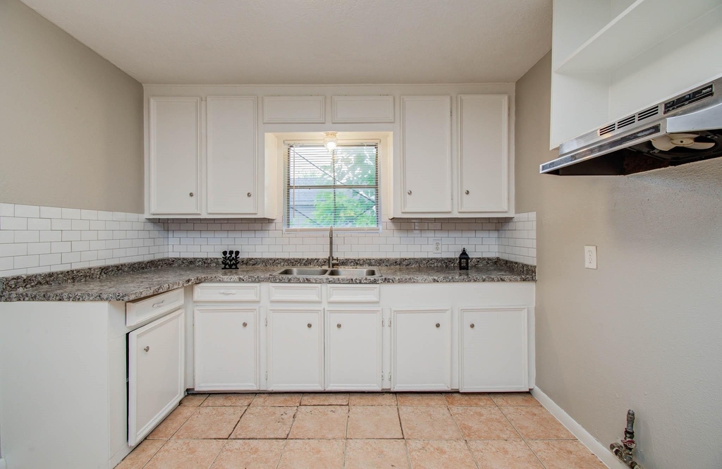 3620 Easy Street - Photo 4